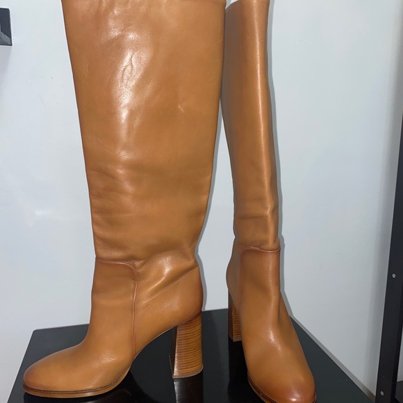 Massimo Dutti - Brown leather knee high boot! - Picture 2 of 5